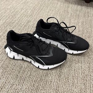 Reebok Women's Black and White zig Zag Dynamica Shoes